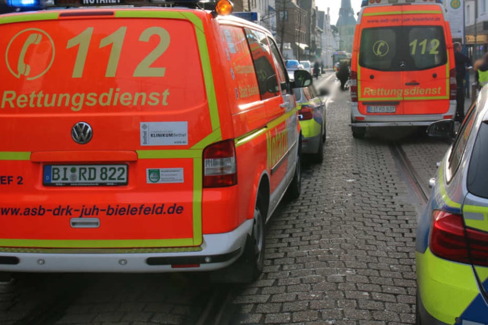 Der Notarzt versorgte die Schwerverletzte direkt vor Ort.