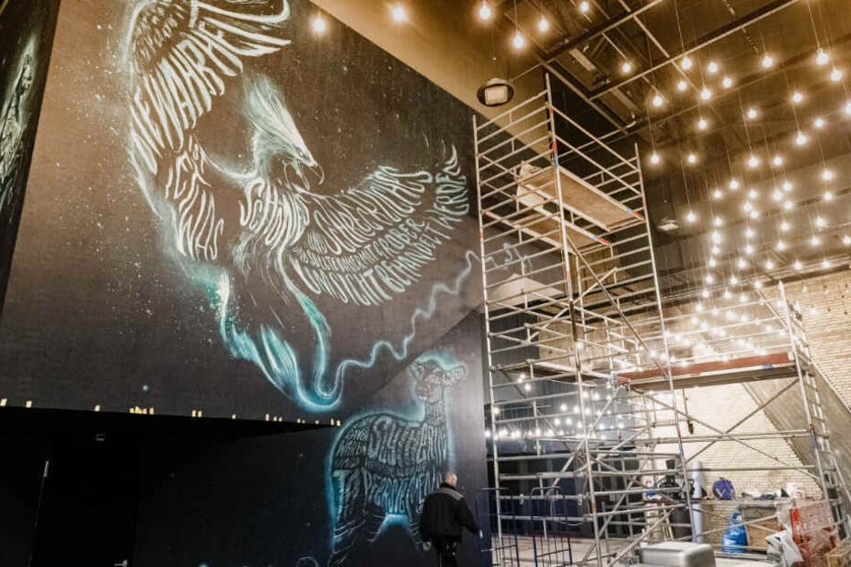 An der Wand des neu errichteten Foyers im Mehr!-Theater ist ein Patronus-Motiv gemalt.