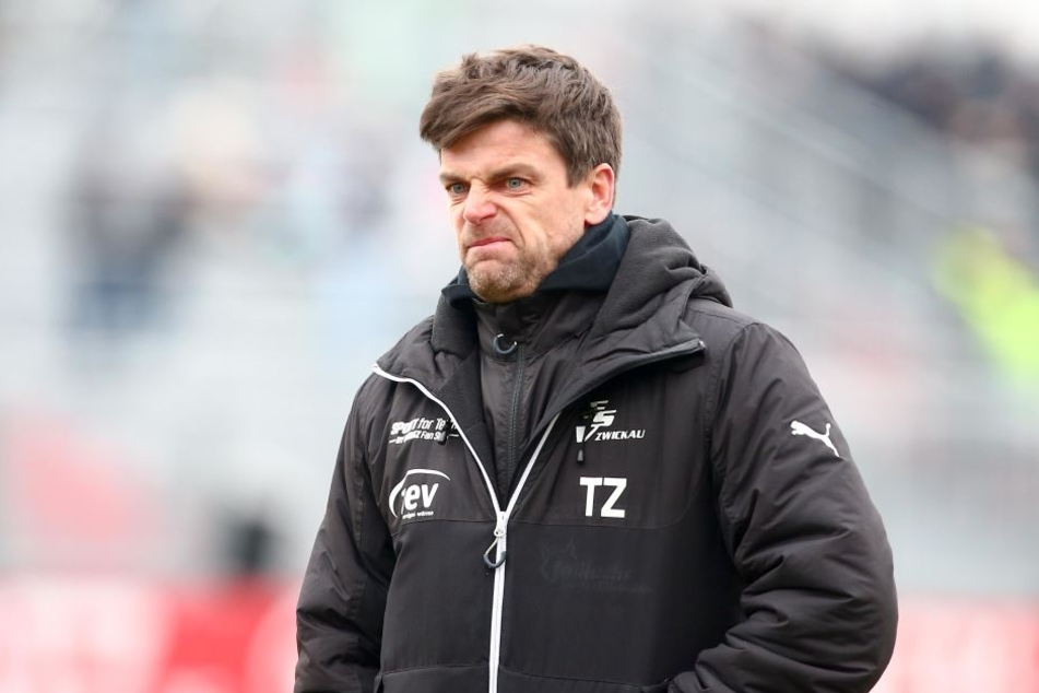 Torsten Ziegner schaut nicht gerade begeistert drein. Der Ausfall passt ihm nicht so richtig in den Kram. Seine Jungs haben nun Pause bis Mittwoch.