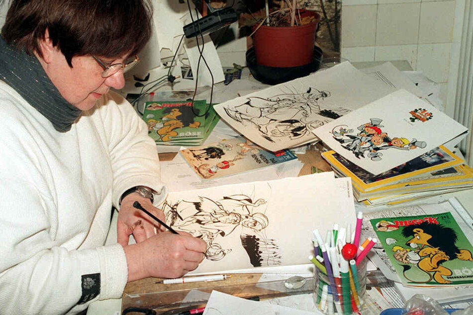 Comic-Zeichnerin Lona Rietschel 1996 bei ihrer Arbeit.