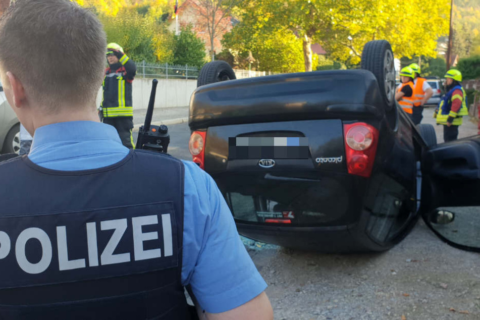 Auf dem Dach blieb der Wagen liegen.