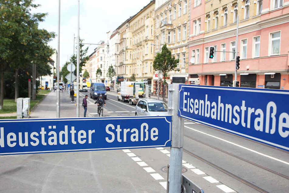 Die Eisenbahnstraße ist oft Schauplatz von Kriminalität. Doch Stadt und Anwohner halten kreativ und bunt dagegen.