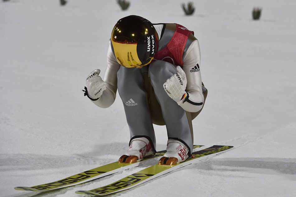 Andreas Wellinger aus Deutschland jubelt nach seinem Sprung.