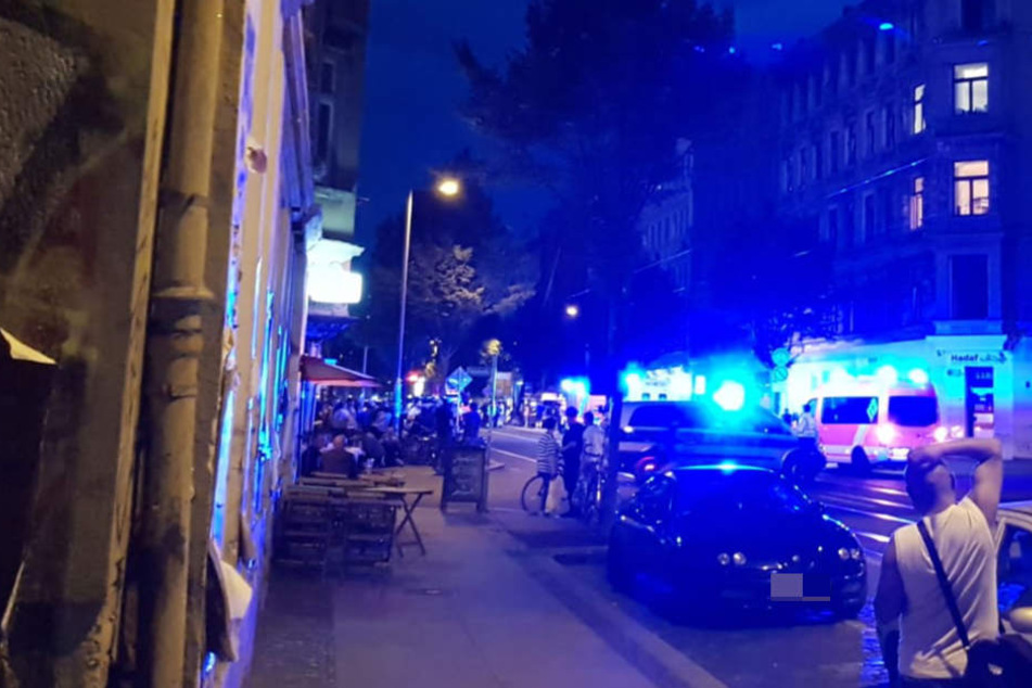 Auf Höhe der Idastraße ist am Donnerstagabend auf der Eisenbahnstraße wieder ein Wohnhaus in Brand geraten.