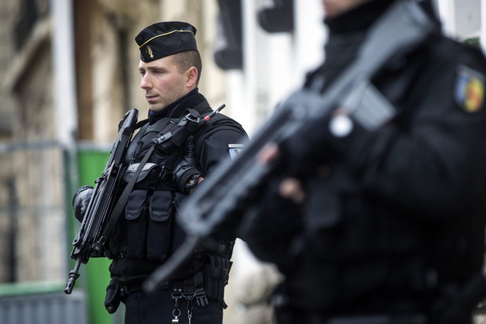 Kurz vor der Wahl am Sonntag wurden in Marseille zwei Terrorverdächtige festgenommen.
