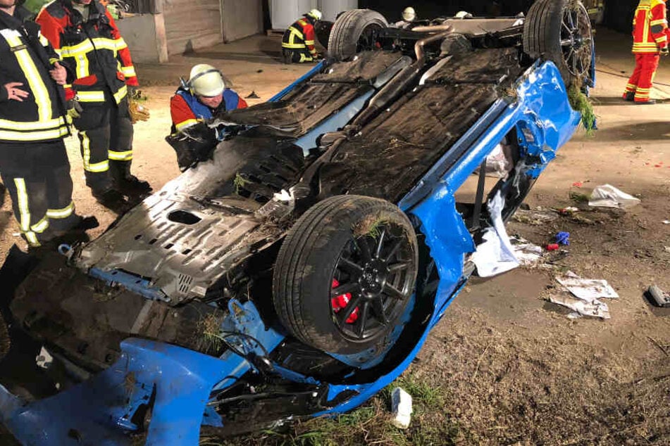 In Bayern hat ein 25 Jahre alter Autofahrer die Kontrolle über seinen Toyota verloren.