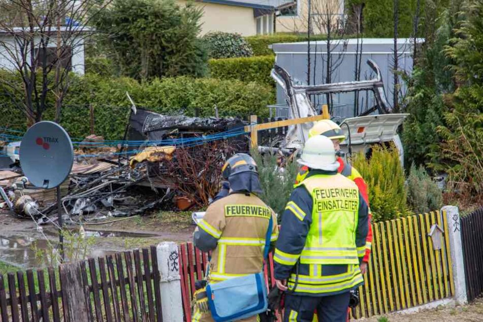 Ein Übergreifen der Flammen auf auf eine benachbarte Garage und ein Wohnhaus konnte verhindert werden.