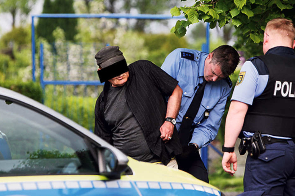 Vor Ort kontrollierte die Polizei den Afghanen (58) auf weitere Waffen.
