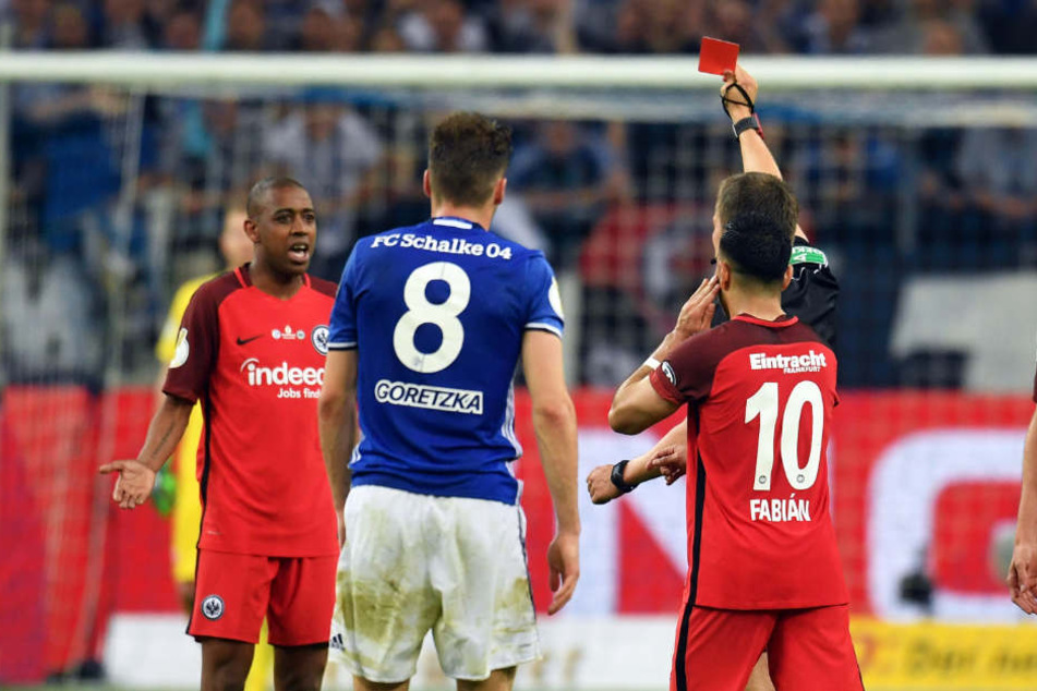 Gelson Fernandes (l.) sah in der 81. Minute die Rote Karte.