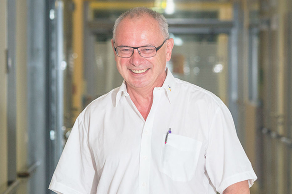 Haut-Experte Prof. Uwe Wollina, Chefarzt der Dermatologie im Friedrichstädter
Krankenhaus rät zum Sonnenhut.
