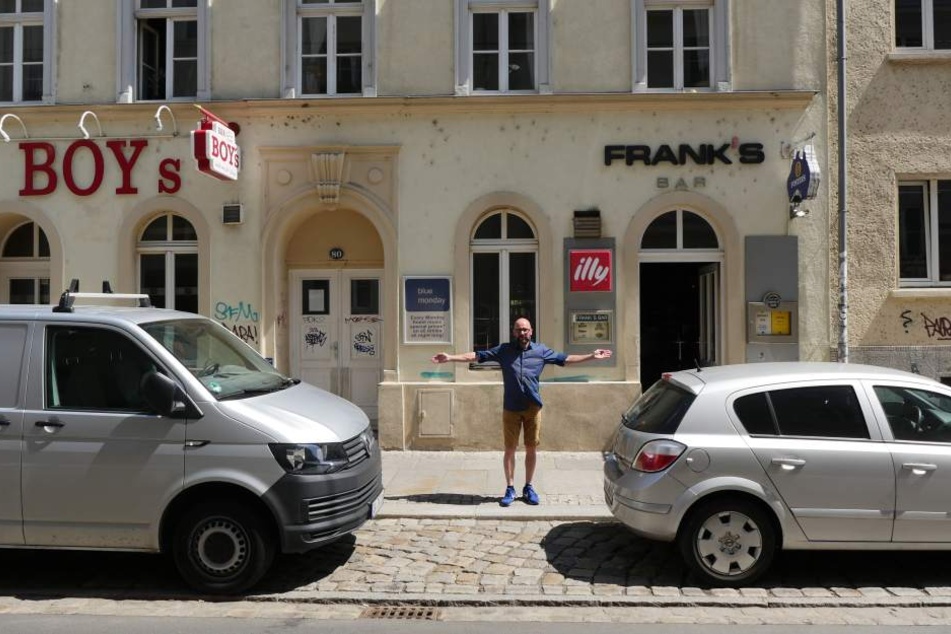 Barmann Frank musste schon umplanen: Jetzt klappt's doch mit der gemeinsamen DJ-Bühne mit der "Boy's"-Bar.