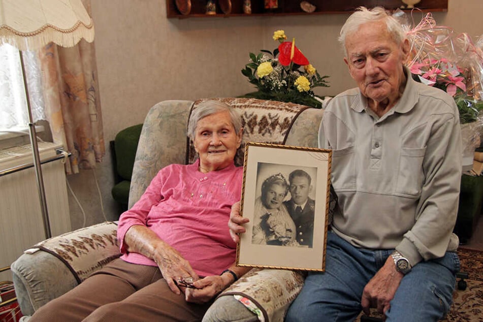 Kaum zu glauben: 75 Jahre liegen zwischen dem Hochzeitsfoto und heute.
