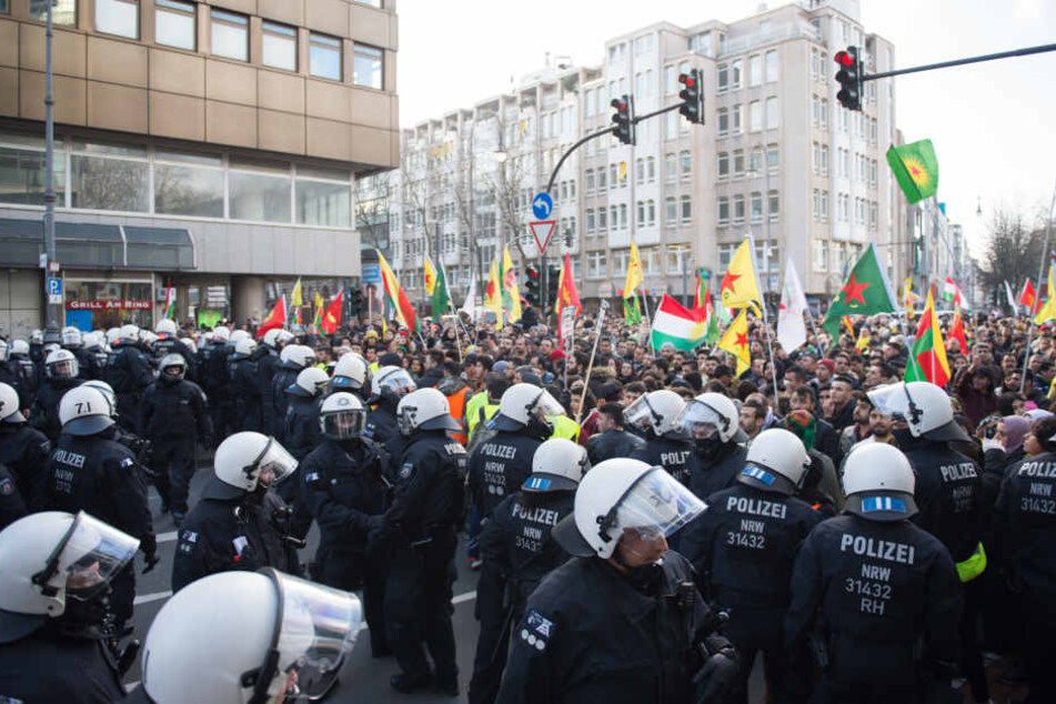 Eine Kurdendemo in Köln (Archiv)