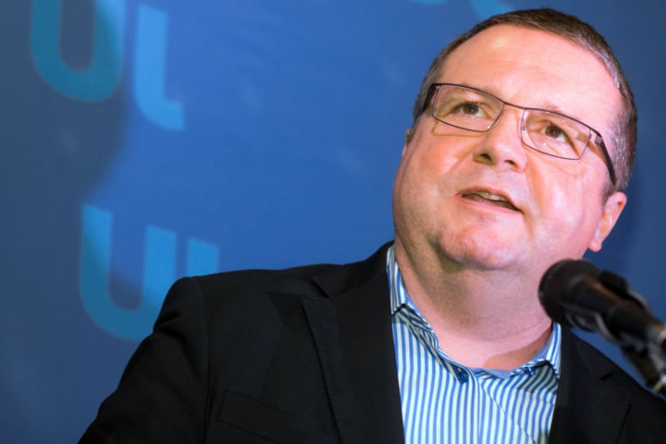 Stefan Mappus (CDU), früherer Ministerpräsident von Baden-Württemberg gibt zu, dass es bei Stuttgart 21 Fehler gegeben hat.