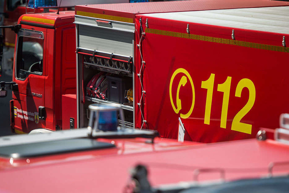 Die Rufnummer der Feuerwehr "112" rettet Leben. Mit dem Geld kann die Feuerwehr in bessere Ausrüstung investieren. (Symbolbild)