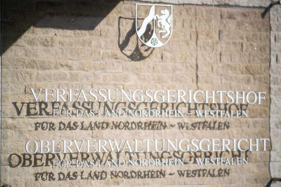 Das Oberverwaltungsgericht in Münster muss entscheiden, ob die Verfassungsschutz-Akten auch in Zukunft unter Verschluss gehalten werden.