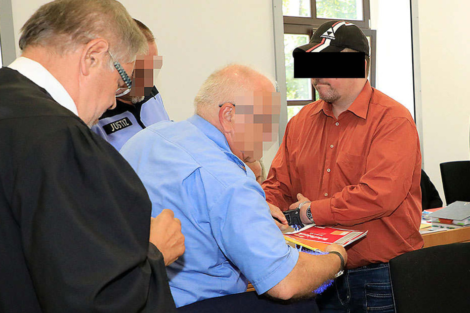 Jan D. (39) gestand im Landgericht das Blutbad. Noch ist aber unklar, ob er "nur" aus Eifersucht oder aus Rache getötet hat.