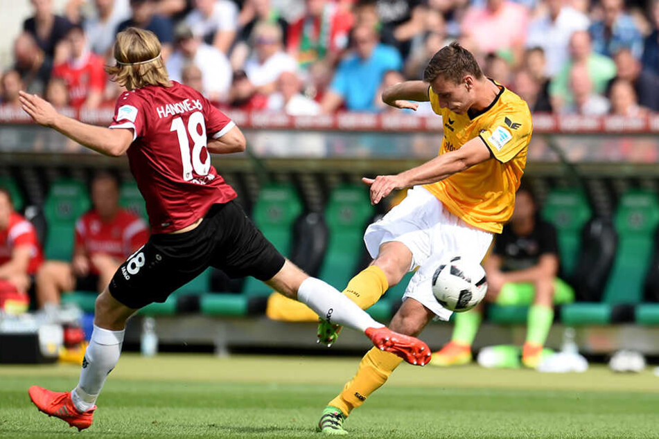 Hier zieht Florian Ballas ab, der Ball schlägt zum 2:0 im Hannoveraner Tor ein.