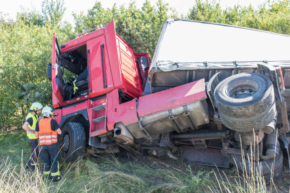 Bei dem Unfall wurde der Fahrer des Lkw leicht verletzt.