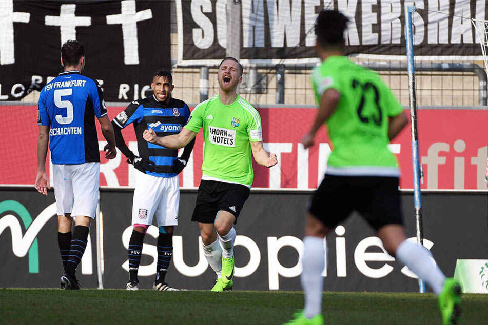 Großer Jubel beim Torschützen zum 2:0: Björn Jopek.