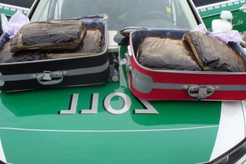 Insgesamt entdeckte der Zoll rund zehn Kilo Marihuana.