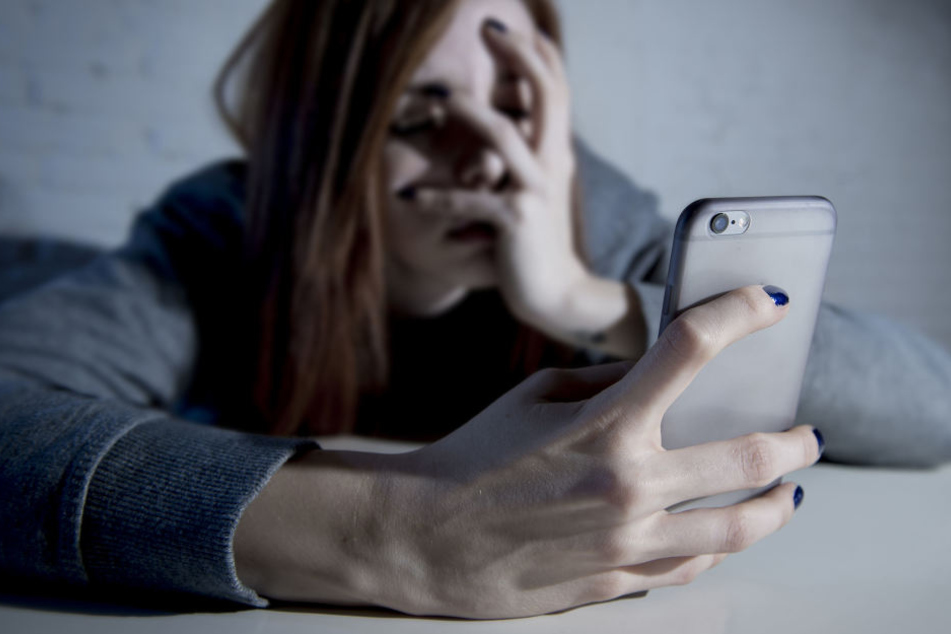 Wegen ihrem Mobiltelefon riskierte sie ihr Leben. (Symbolbild)