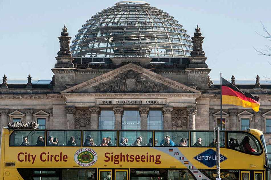 Ein Freizeitpark in Russland will den Berliner Reichstag nachbauen und Freizeitsoldaten darin üben lassen.