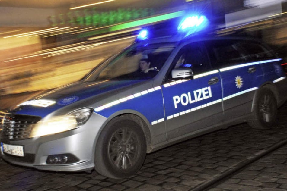 Weil er trotz Notrufs einem Jugendlichen keine Hilfe geschickt hat, muss am Donnerstag ein Polizist vor das Augsburger Amtsgericht (Symbolbild).