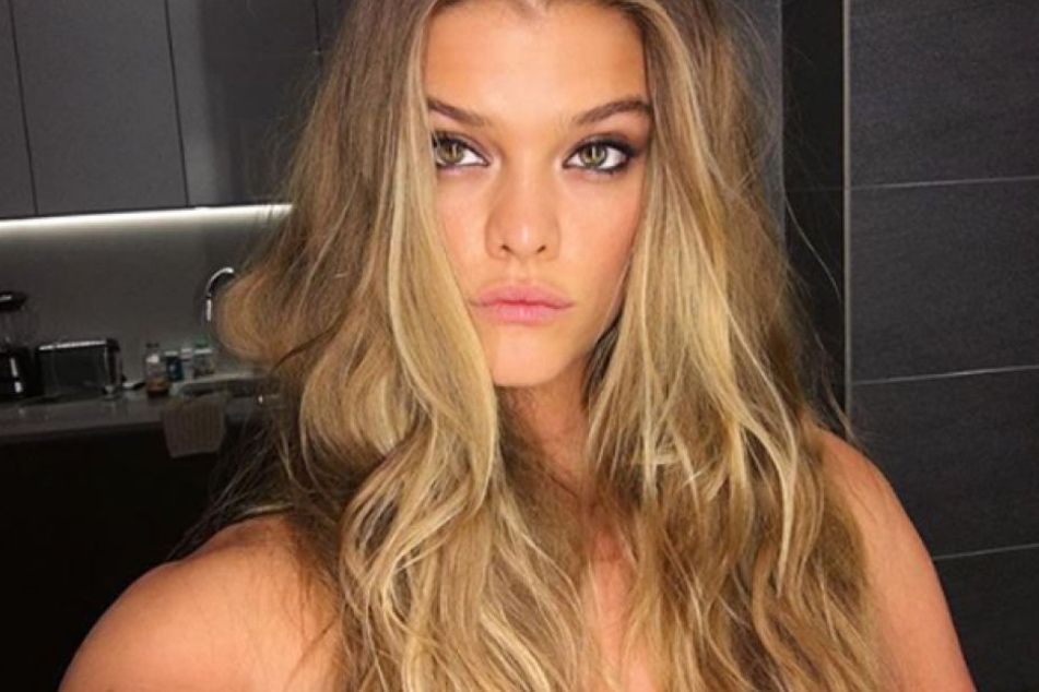 Nina Agdal zu dick? Das lässt sie sich nicht gefallen.