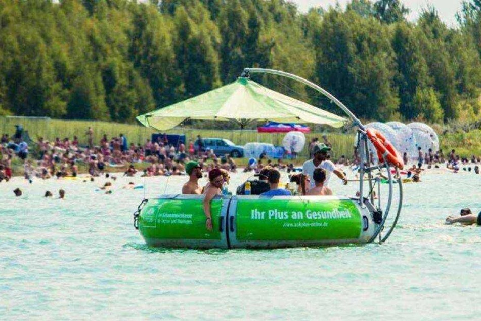 Zusätzlich zu den Festival-Tickets könnt Ihr eine beliebte Grinsel-Fahrt mit einem coolen AOK PLUS Gesundheits-Grillpaket gewinnen.