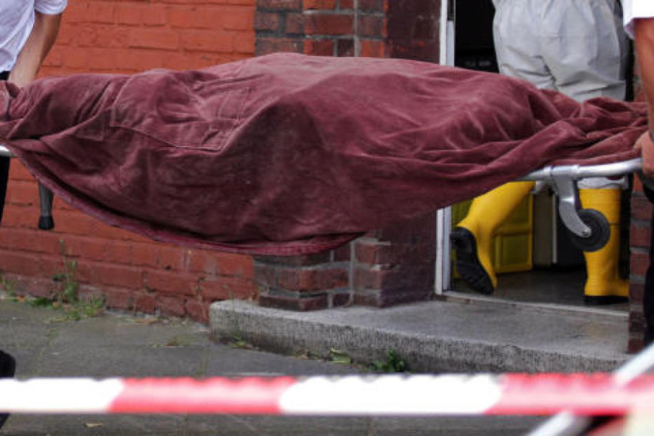 Die Polizei ermittelt, ob es sich bei der Leiche um einen Obdachlosen handelt. (Symbolbild)