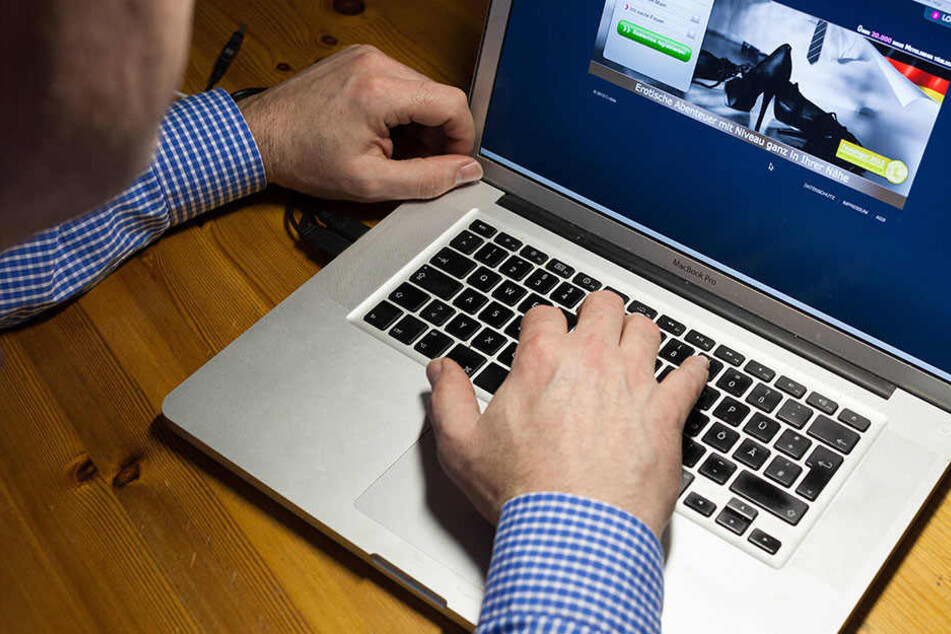 Warum auch immer: Ein Mann hat seine Frau online zum Sex angeboten.