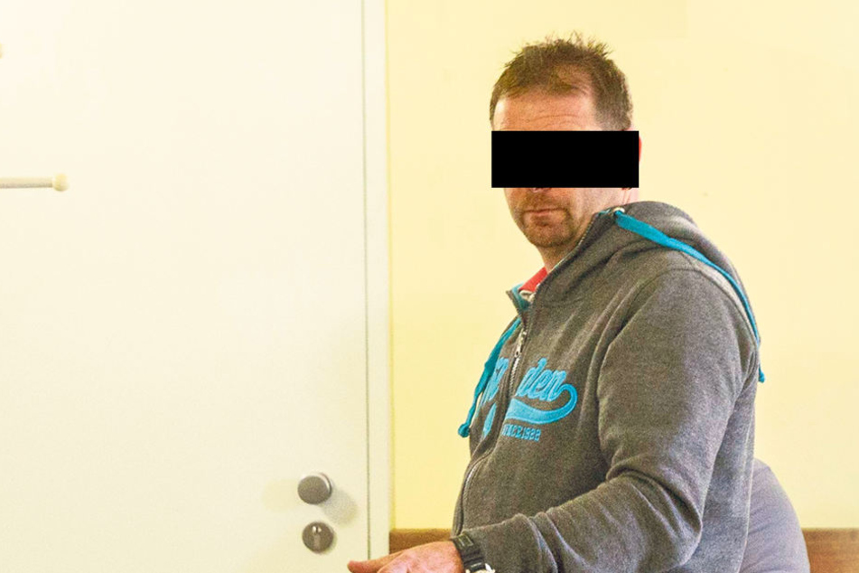 Kneiper Marco P. (47) soll zwei Männer verletzt haben. Er bestreitet bei
Gericht die Vorwürfe.