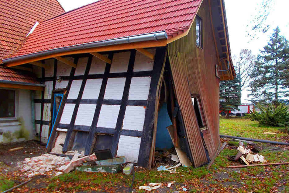 Der Anbau ist nach der Explosion einsturzgefährdet.