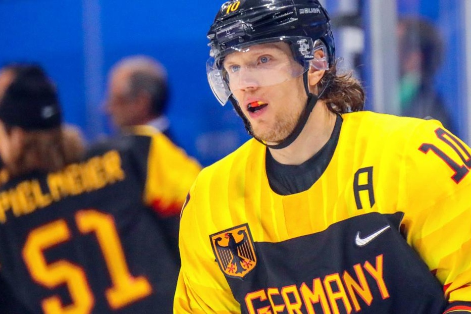 Nach dem Finale wird der Verteidiger der Kölner Haie bei der olympischen Abschlussfeier die deutsche Fahne tragen.
