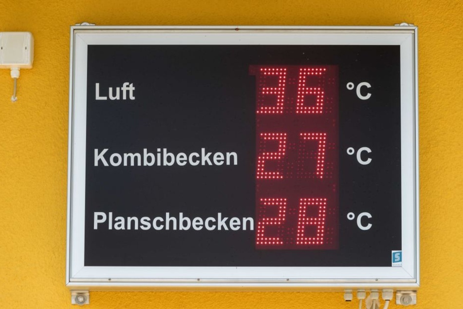 Angenehme 27 Grad Wassertemperatur, da lässt sich die aktuelle Hitze im Sonnenbad Rußdorf doch etwas einfacher überstehen.