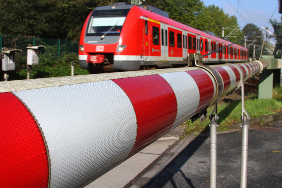 Eine festgefrorene Schranke sorgte am Montagmorgen für einen langen Stau zwischen Steinhagen und Halle. (Symbolbild)