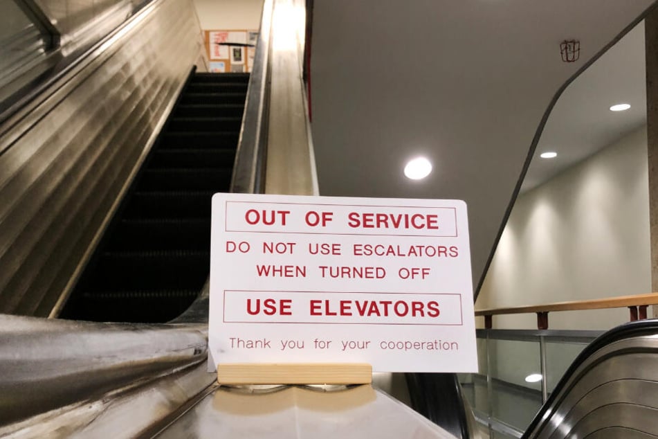 "Außer Betrieb, Aufzug nutzen". Die Rolltreppen im UN-Hauptgebäude können aktuell nicht genutzt werden.