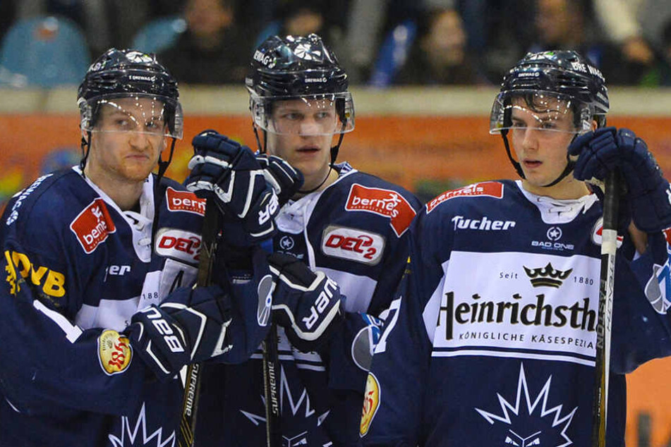 Lange Gesichter bei den Dresdner Eislöwen: Mirko Sacher, Dominik Grafenthin und Eric Valentin (v.l.n.r.).