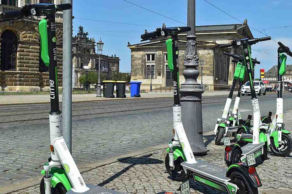Die E-Roller von "Lime" sind seit Donnerstag im Stadtbild präsent.