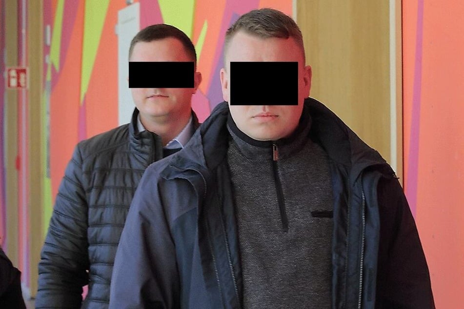 Montag mussten sich die Hools Tarik J. (28, l.) und Robert H. (29) vor dem Dresdner Amtsgericht verantworten.