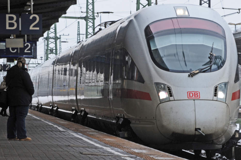 Die Strecke Erfurt-Eisenach wird eine Woche lang gesperrt, weil neue Signaltechnik an das Stellwerk Eisenach angeschlossen wird.