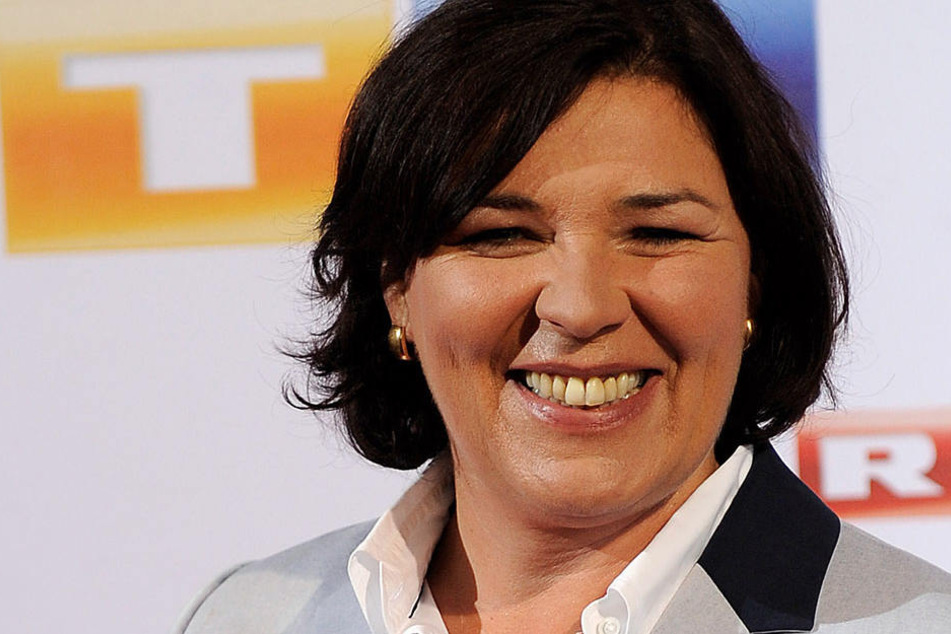Moderatorin Vera Int-Veen versucht Kandidatin Beate bei der Suche nach Mr. Right zu helfen.