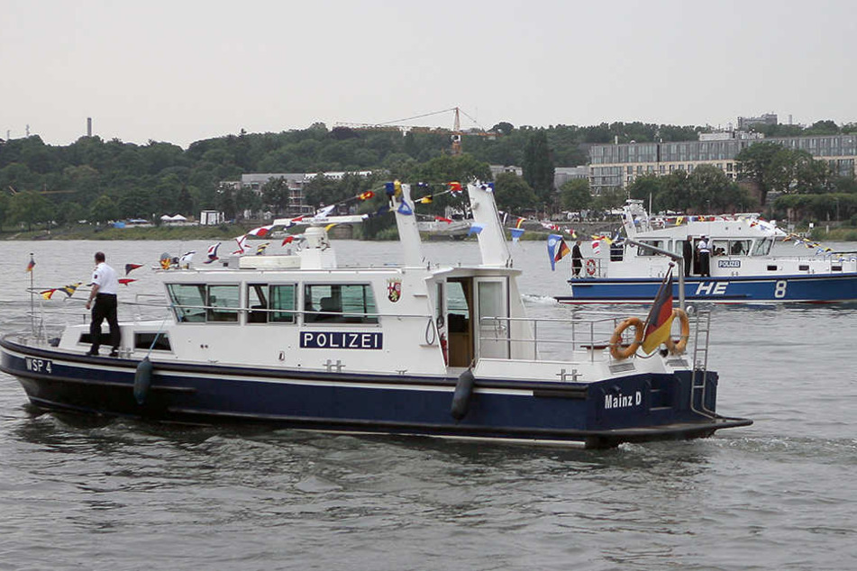 Auch die Wasserschutzpolizei sucht nach dem Vermissten.