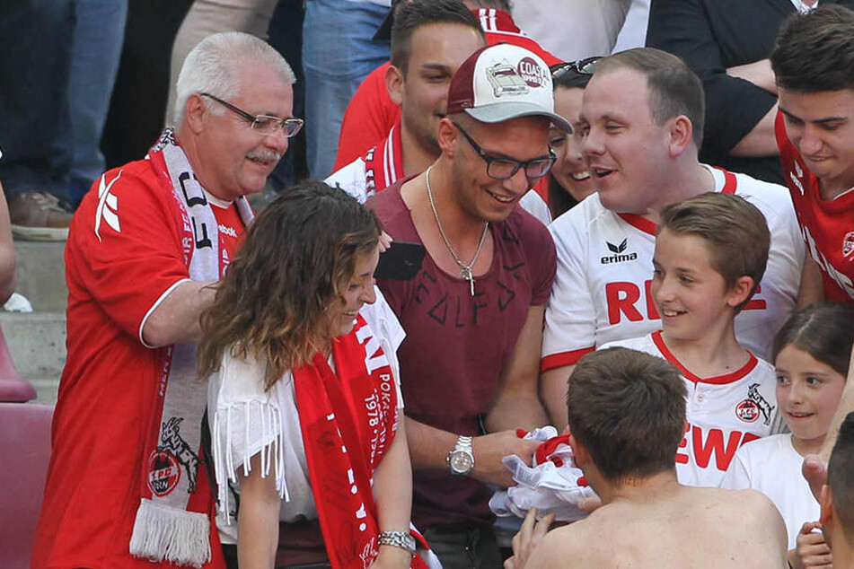 Auch am 7. Mai war Pietro (24) bereits allein im Stadion - nur hatte Sarah damals nicht Geburtstag.