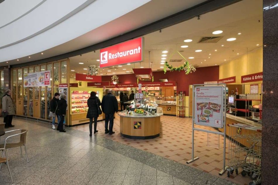 Das SB-Restaurant von Kaufland ist bald Geschichte. Ebenso das dazugehörige
Café. Beide schließen Ende Juli, 32 Mitarbeiter müssen gehen.