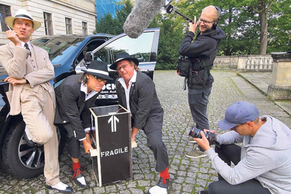 „Mafia Mia“-Dreh vor Schloss Albrechtsberg. Das Schloss verkörpert in der
Dinnershow den Sommersitz des Paten.