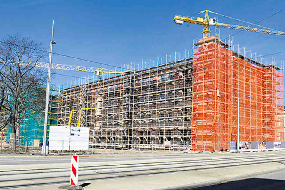 Der harte Winter hat die Bauarbeiten vorerst ausgebremst. Jetzt drehen sich
die Kräne wieder.