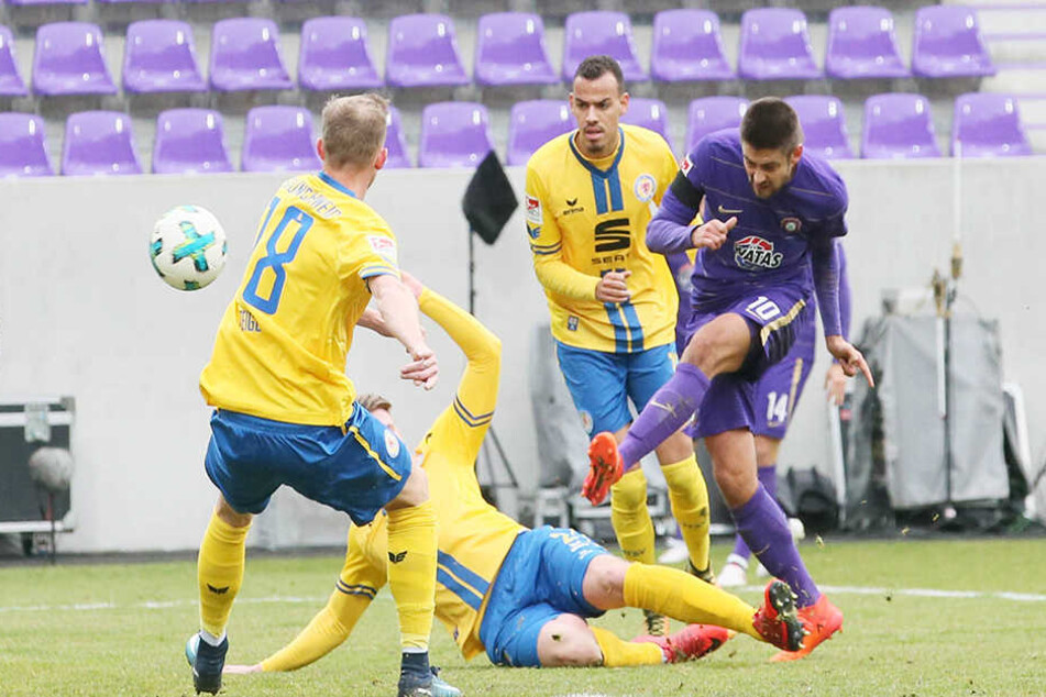 Dimitrij Nazarov setzt sich gegen drei Braunschweiger durch.