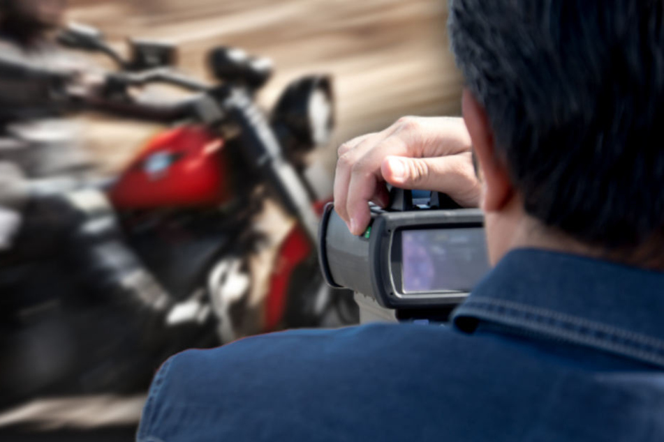 Ein Motorradfahrer war auf der A93 mit 225 Stundenkilometern unterwegs. (Symbolbild)